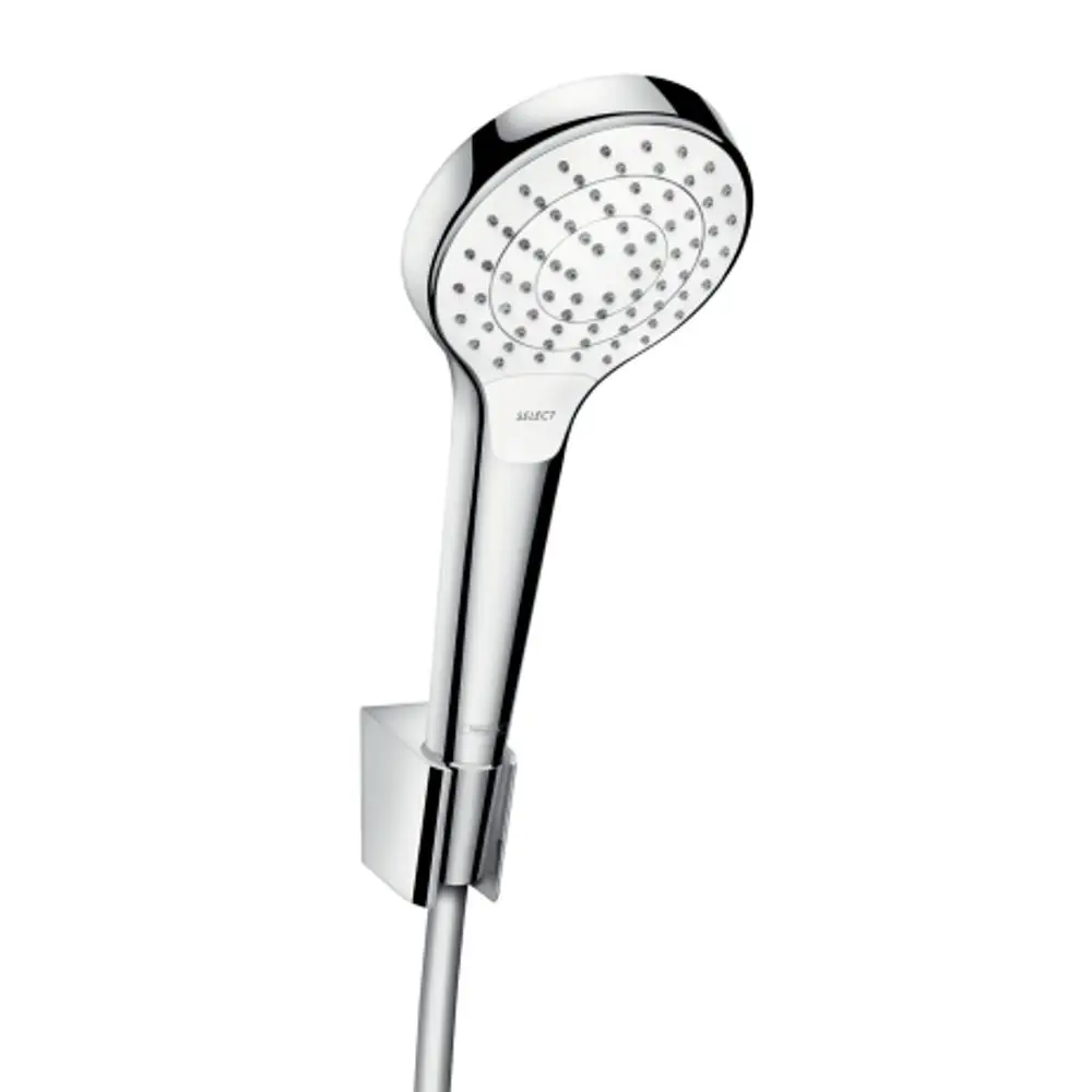 Duschkopf in Chrom mit Wasserstrahlauswahl und Halterung, installiert an der Wand. Hersteller ist Hansgrohe.